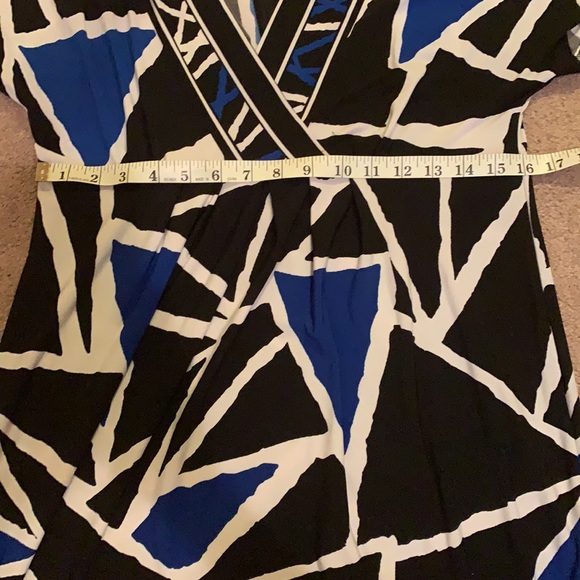 EUC Blue, Black, and White Geometric Pattern V Neck Short Sleeve Dress - Picture 4 of 5